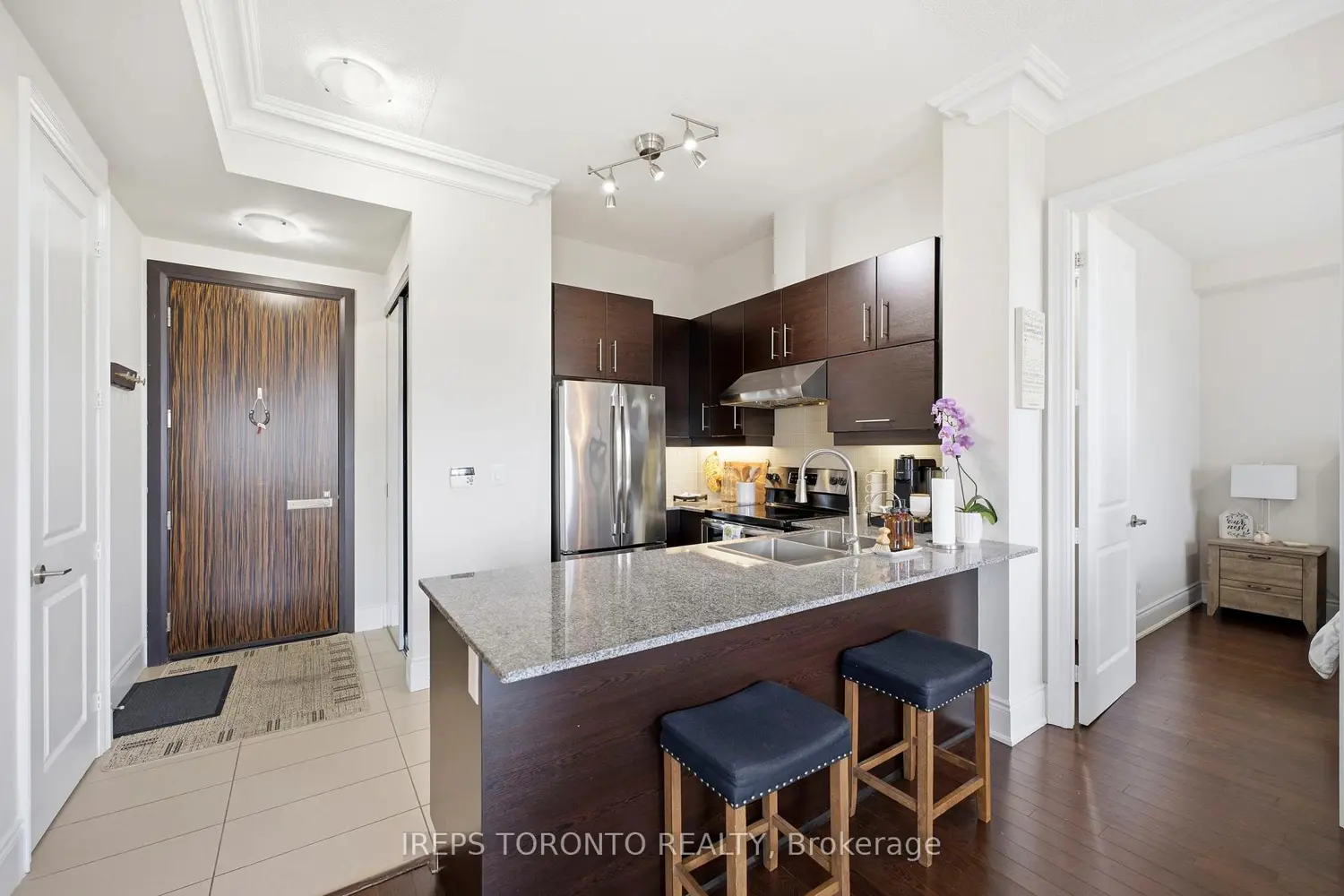233 South Park Road Ph01