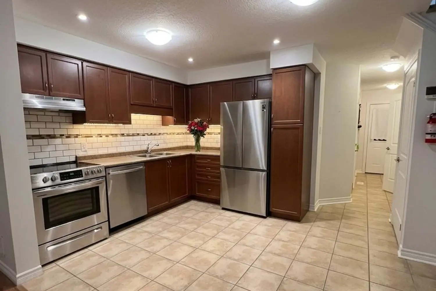 24 Lambeth Way photo 5