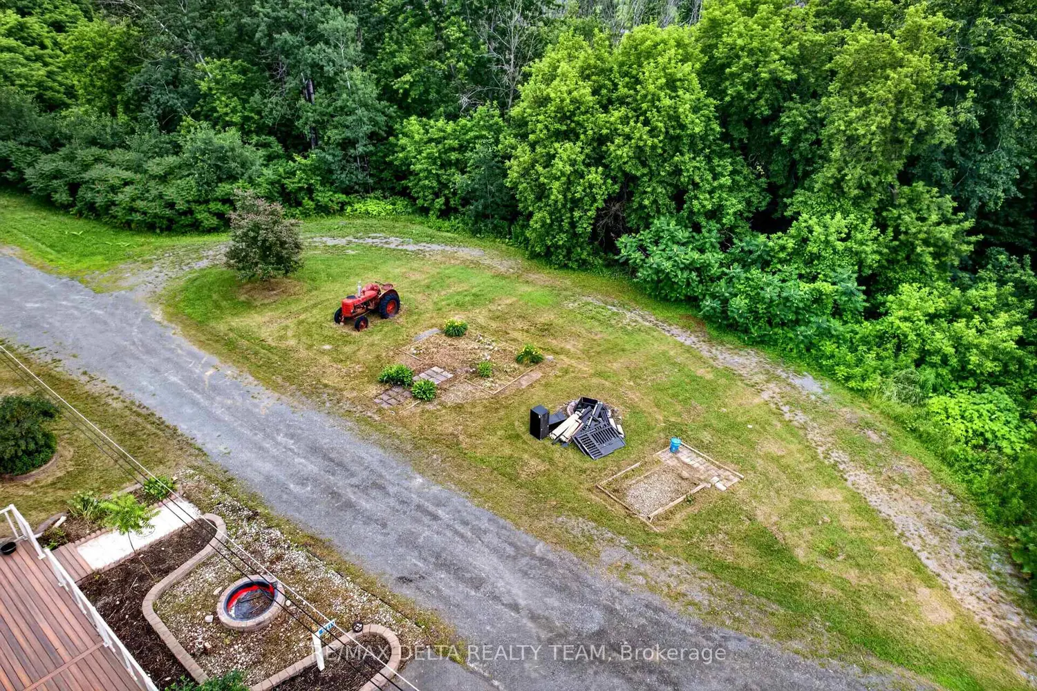 1821 Ch Bercier Road photo 3