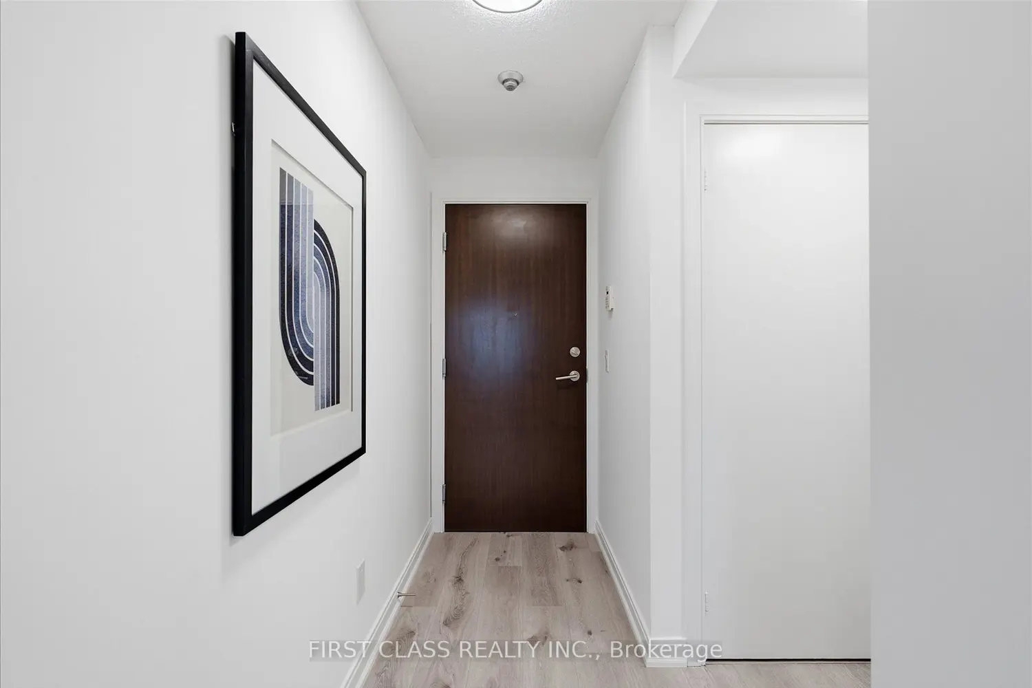181 Village Green Square 2918 photo 4