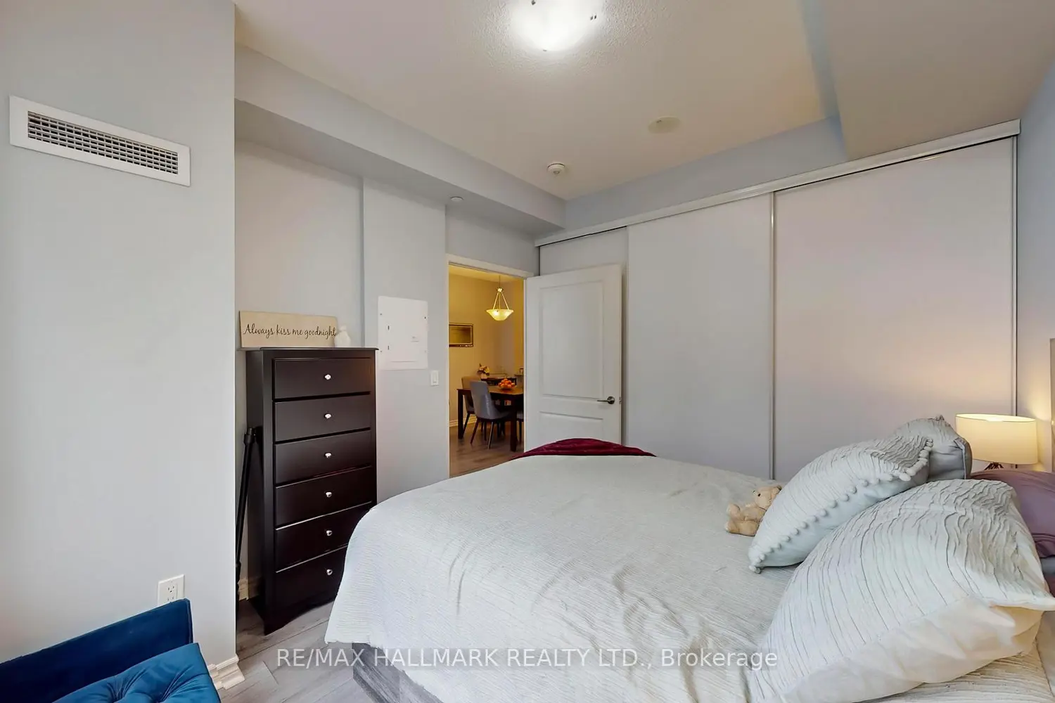 349 Rathburn Road 910 photo 4