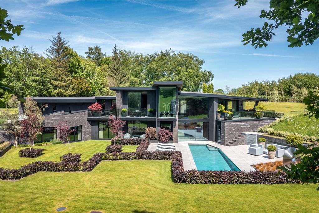 5 bed detached house for saleStaplefield Road, Cuckfield, Haywards Heath, West Sussex RH17