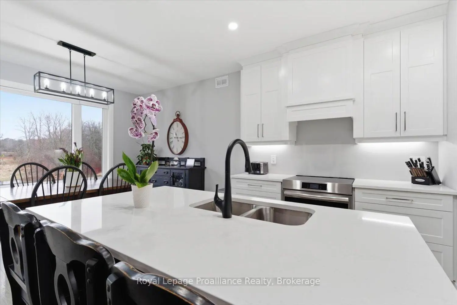 564 Willett Road photo 5