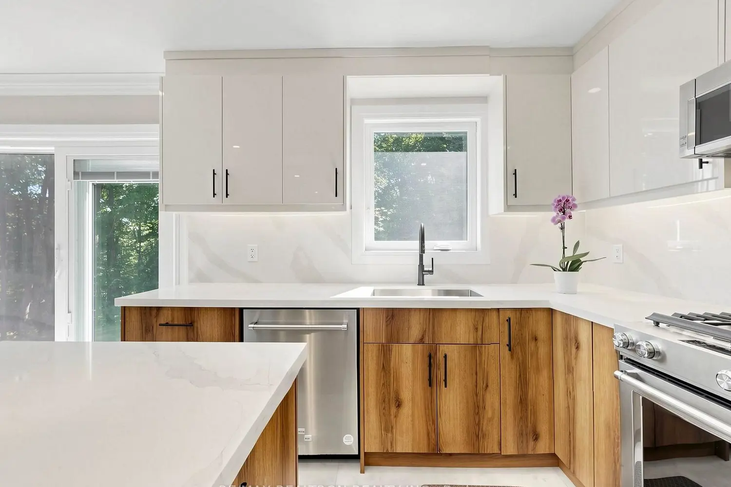 132 Stilecroft Drive photo 4