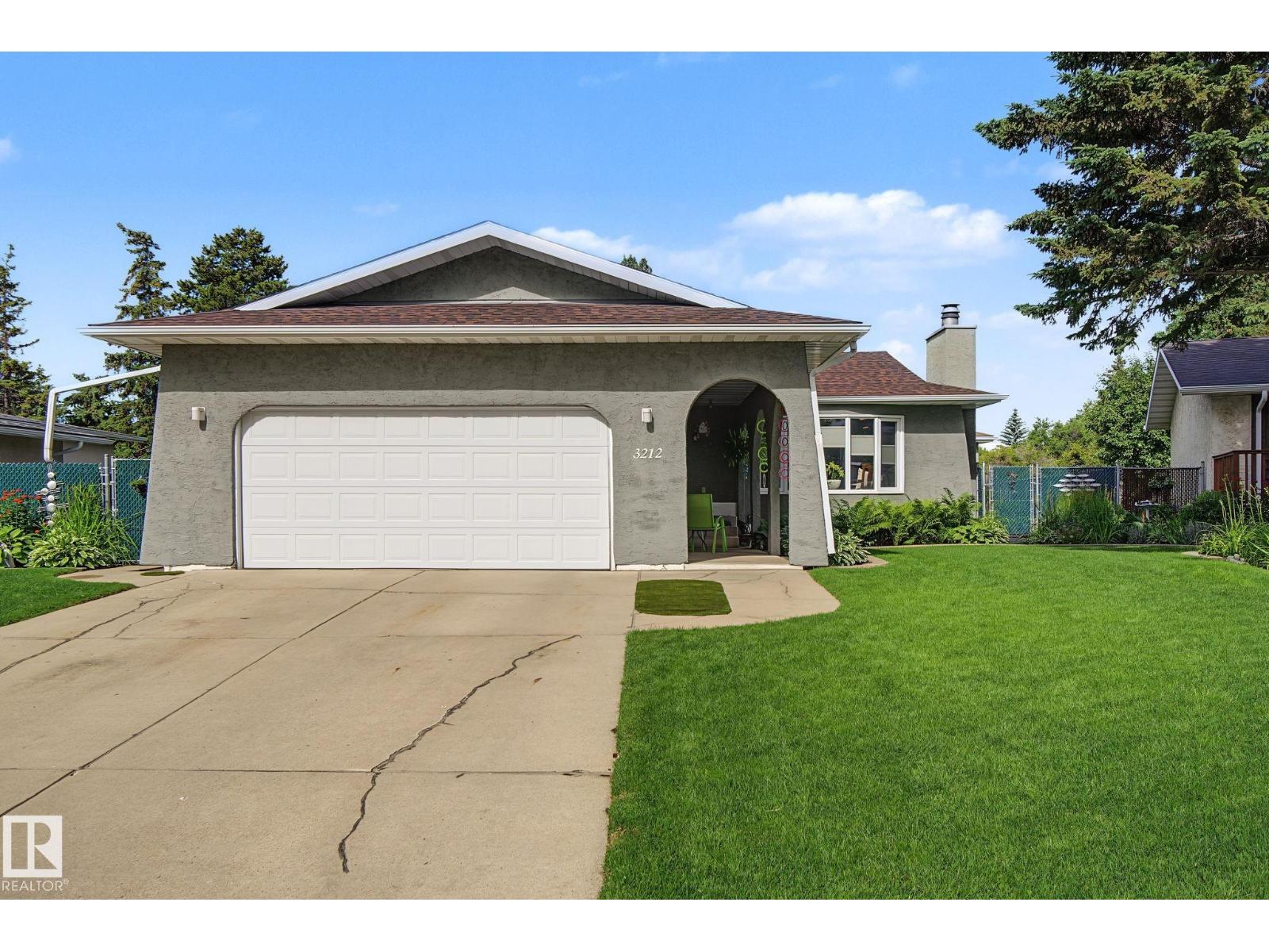 3212 73 Street NW, Edmonton, AB, T6K1K1