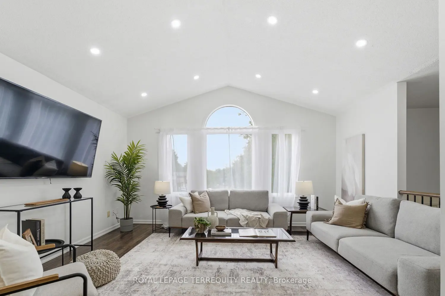 48 Borland Court photo 4