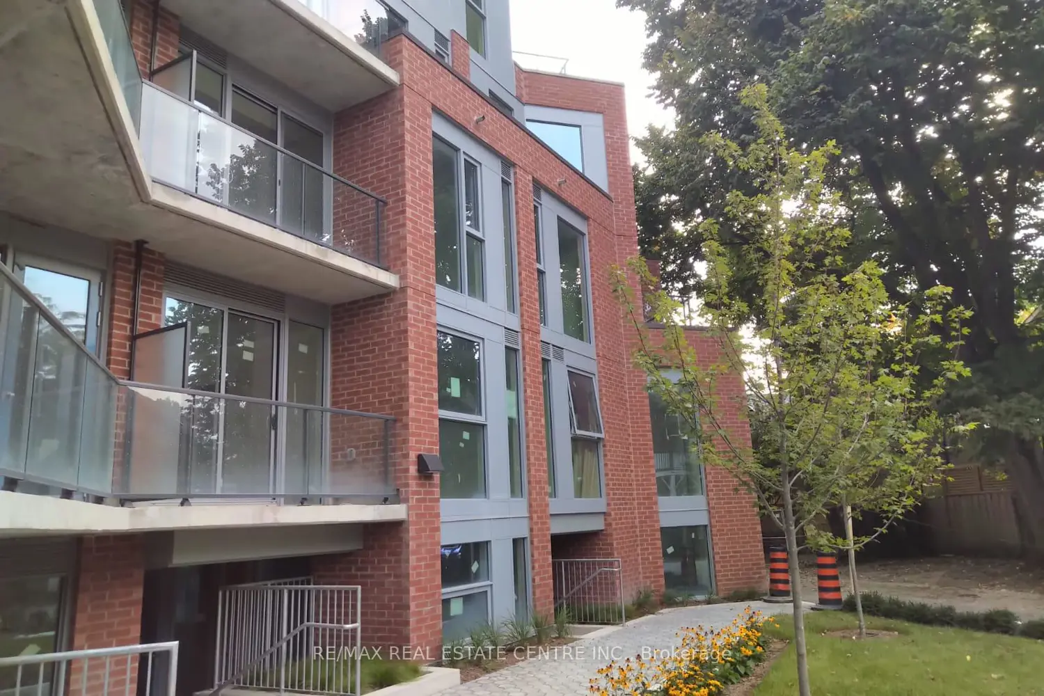 57 Brock Avenue 514 photo 4