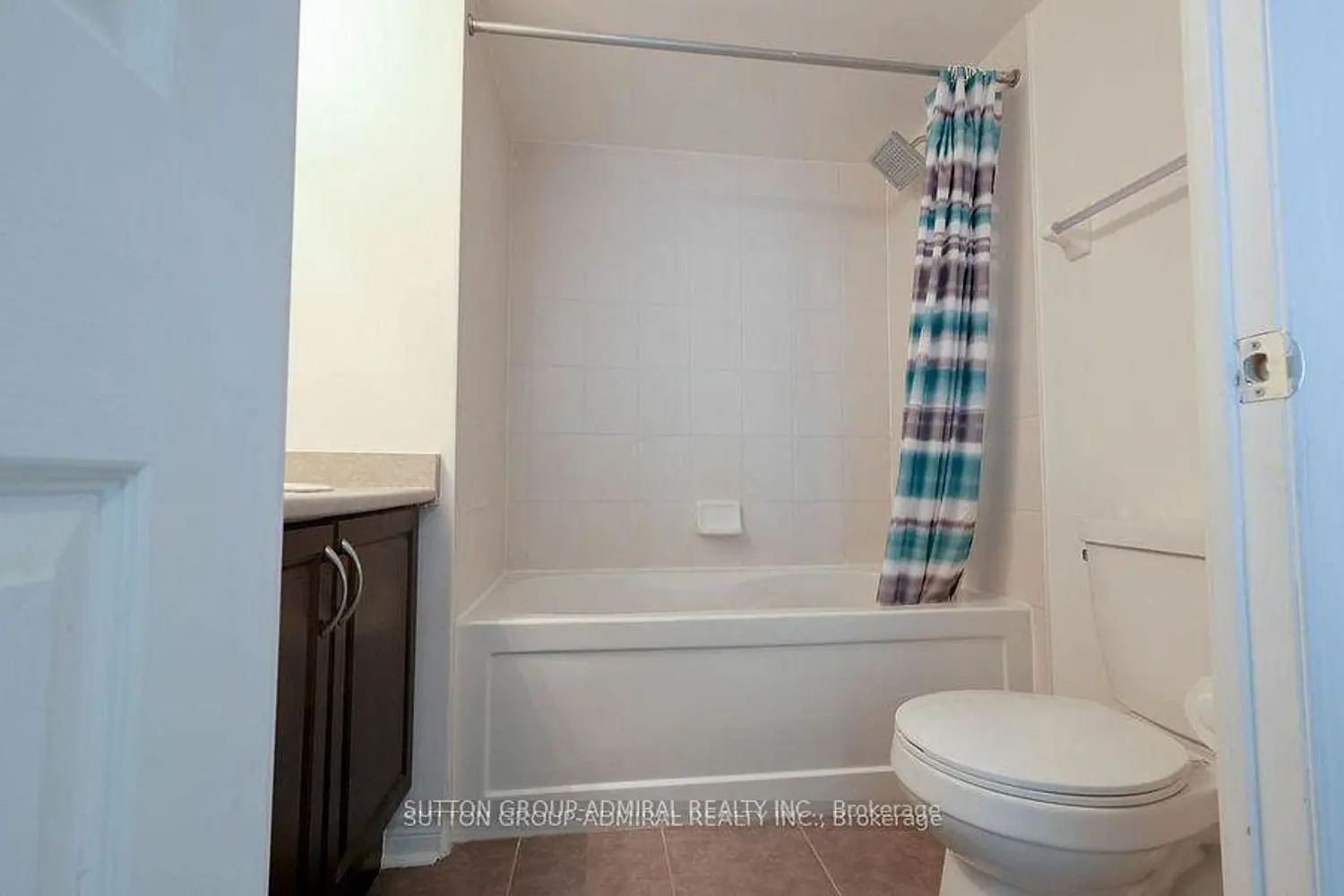 60 Fairfax Crescent 409 photo 5