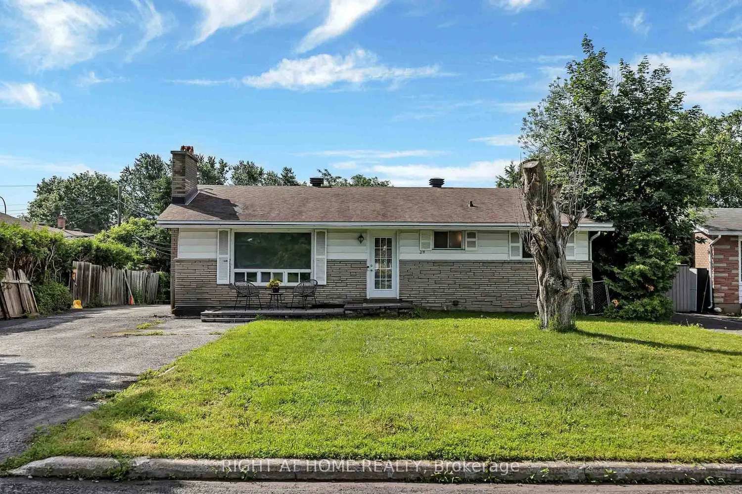 24 Largo Crescent