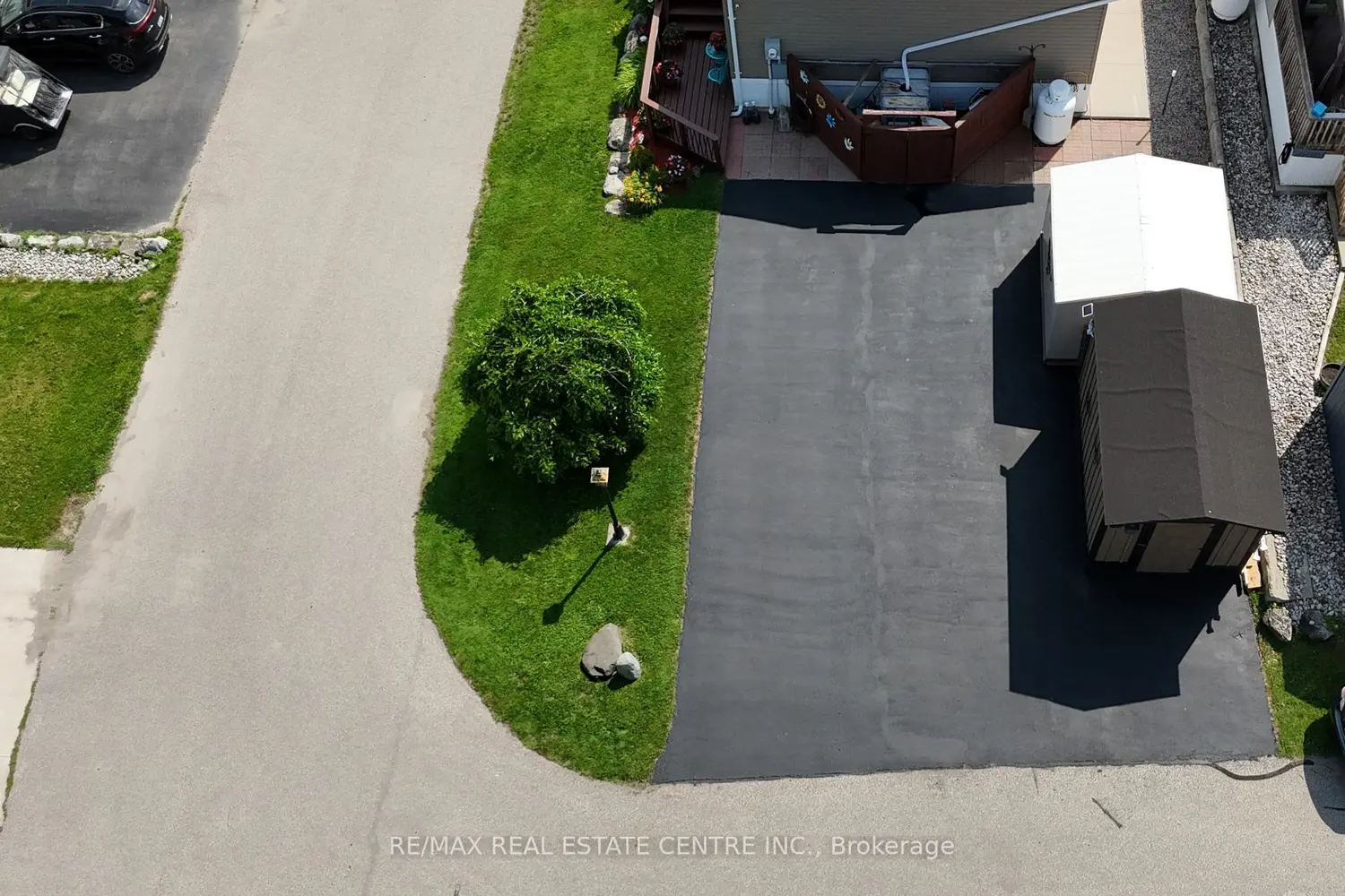 1429 Sheffield Road photo 5