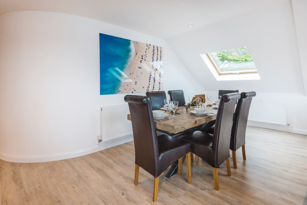 3 bed flat for saleRock PL27 photo 5