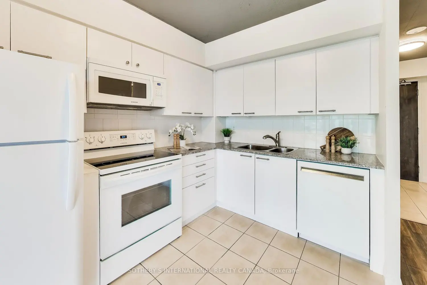 22 Wellesley Street 2002 photo 4