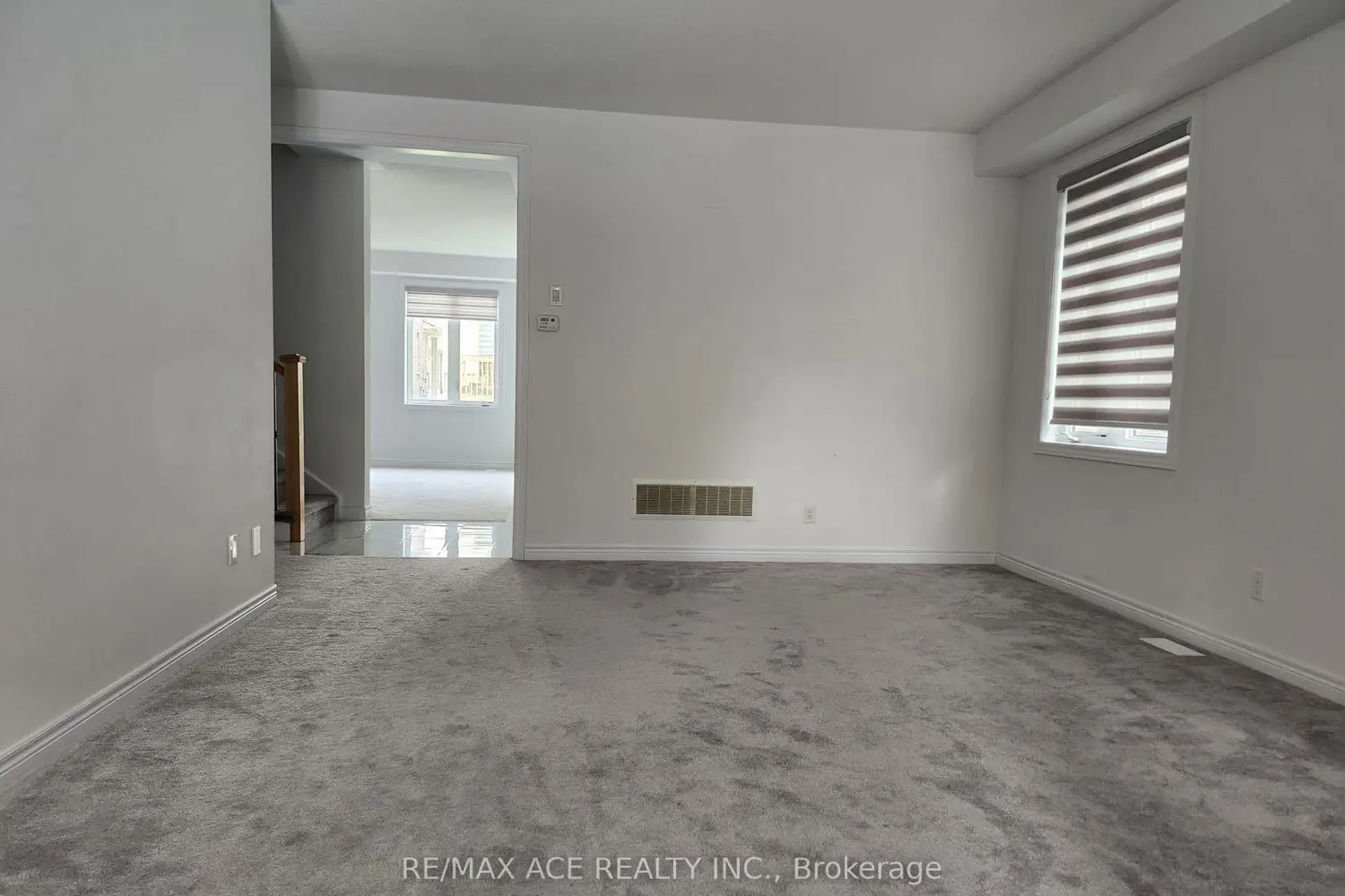 976 Andrew Murdoch Street photo 3