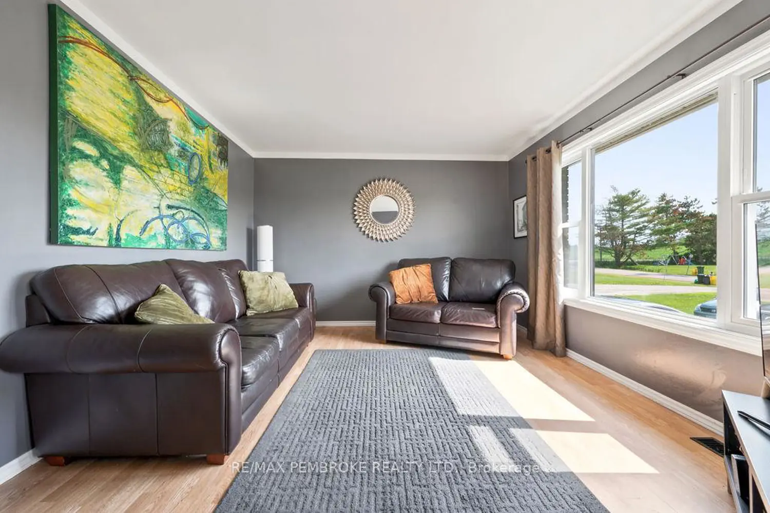 41 Meadowbrook Drive photo 3