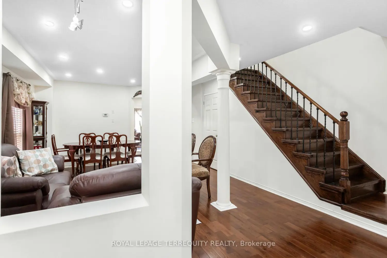 490 Orange Walk Crescent photo 2