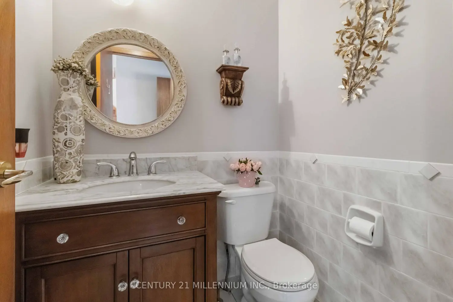 83 Sunforest Drive photo 5