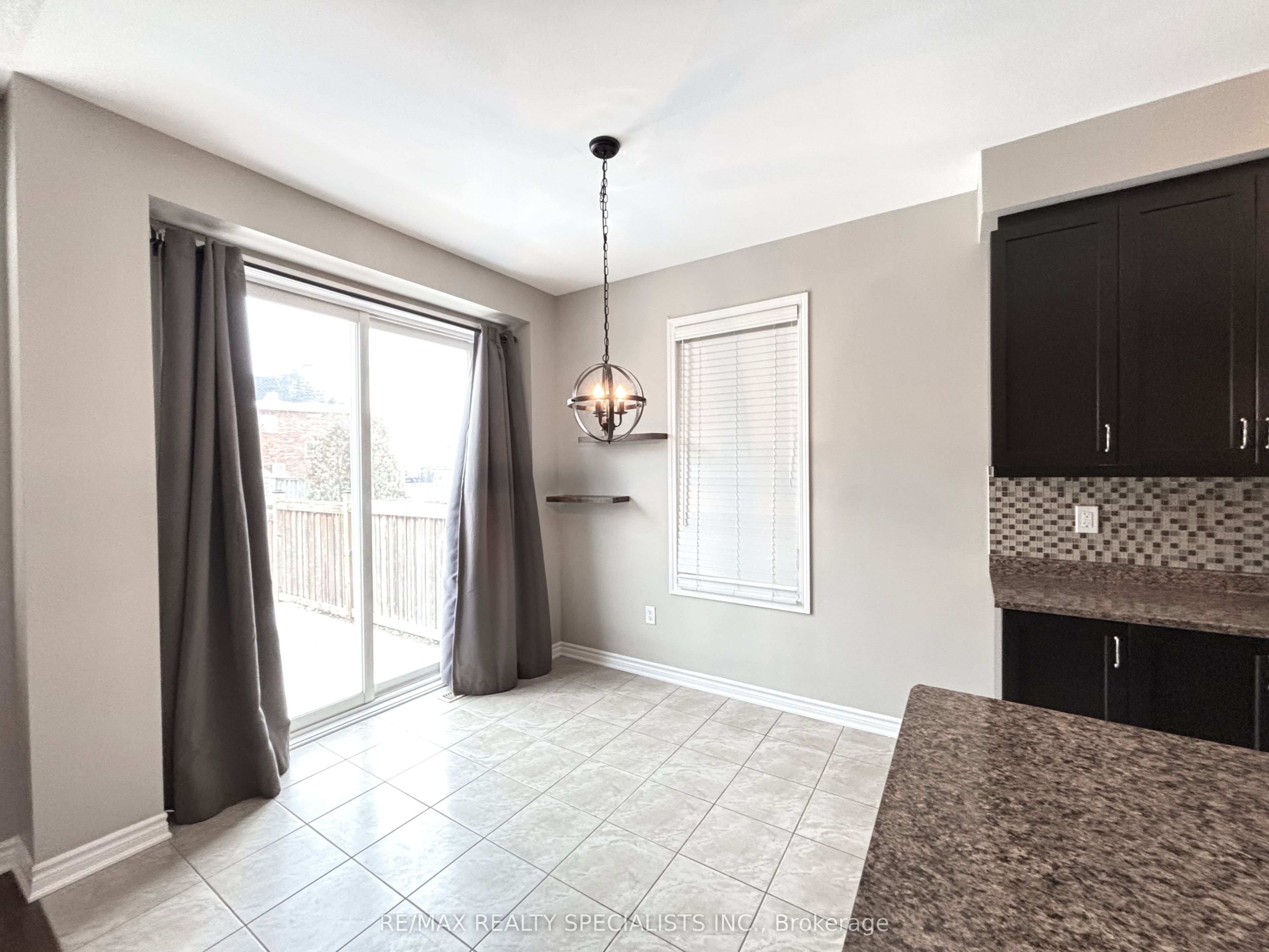 227 Spring Creek Drive, Hamilton, ON, L8B 0Y4 photo 3