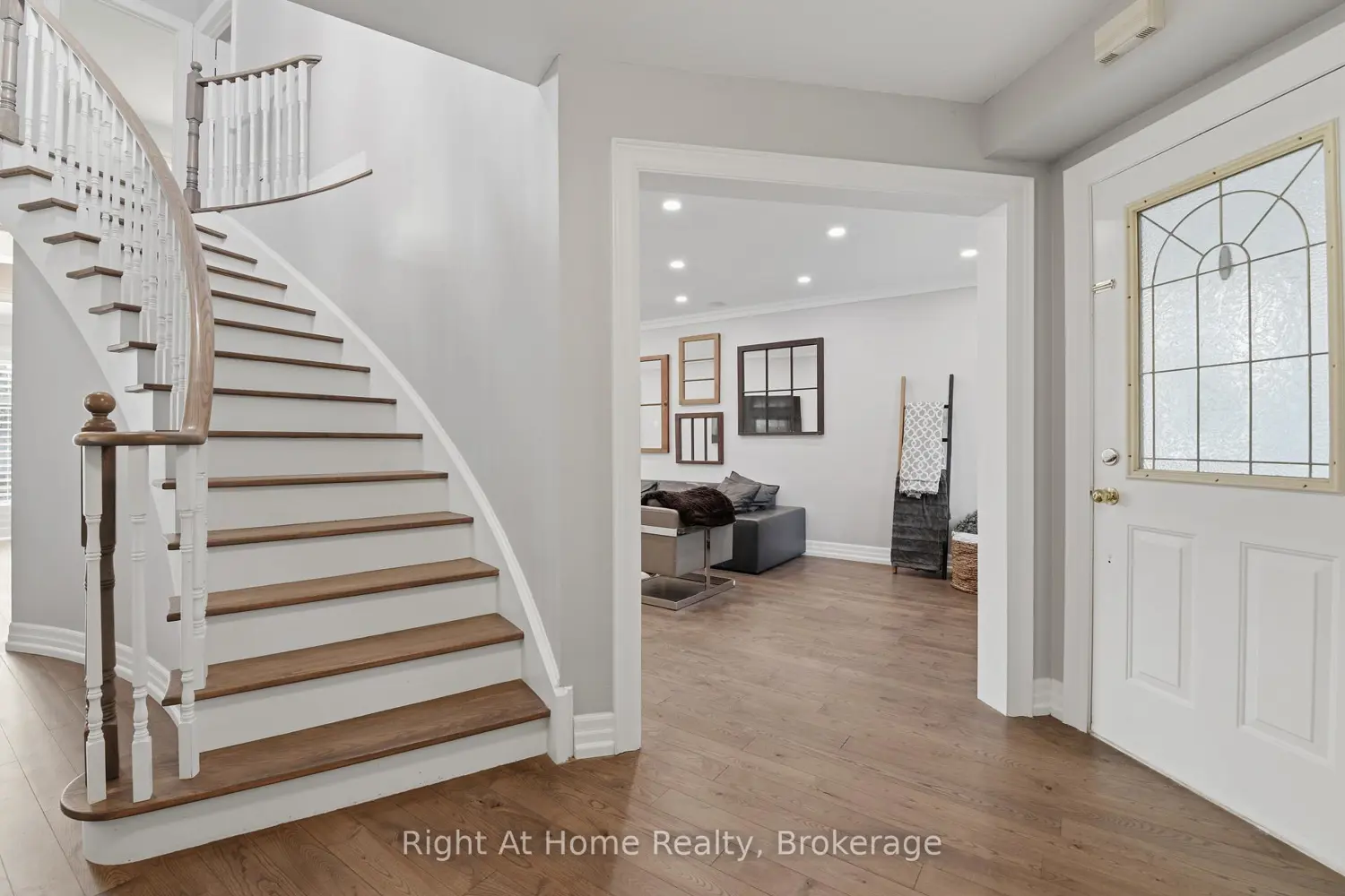 57 Lauchlin Crescent photo 2