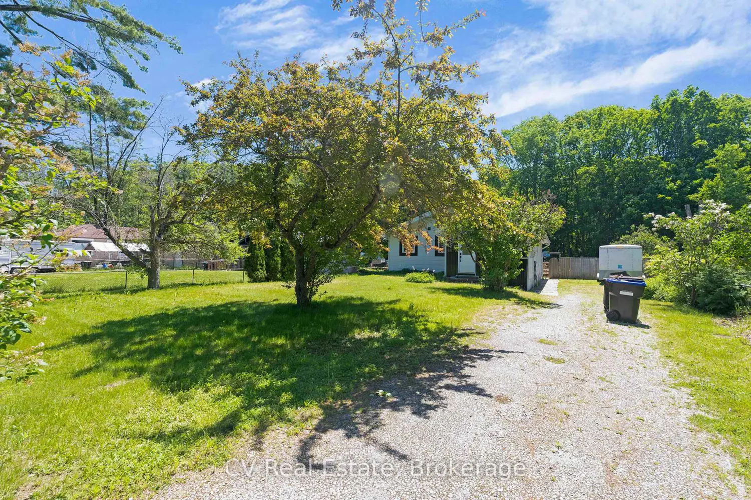 637 Pinegrove Avenue photo 2