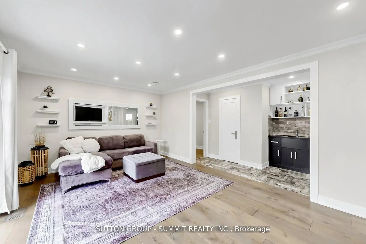 2427 Ravensthorpe Crescent photo 3