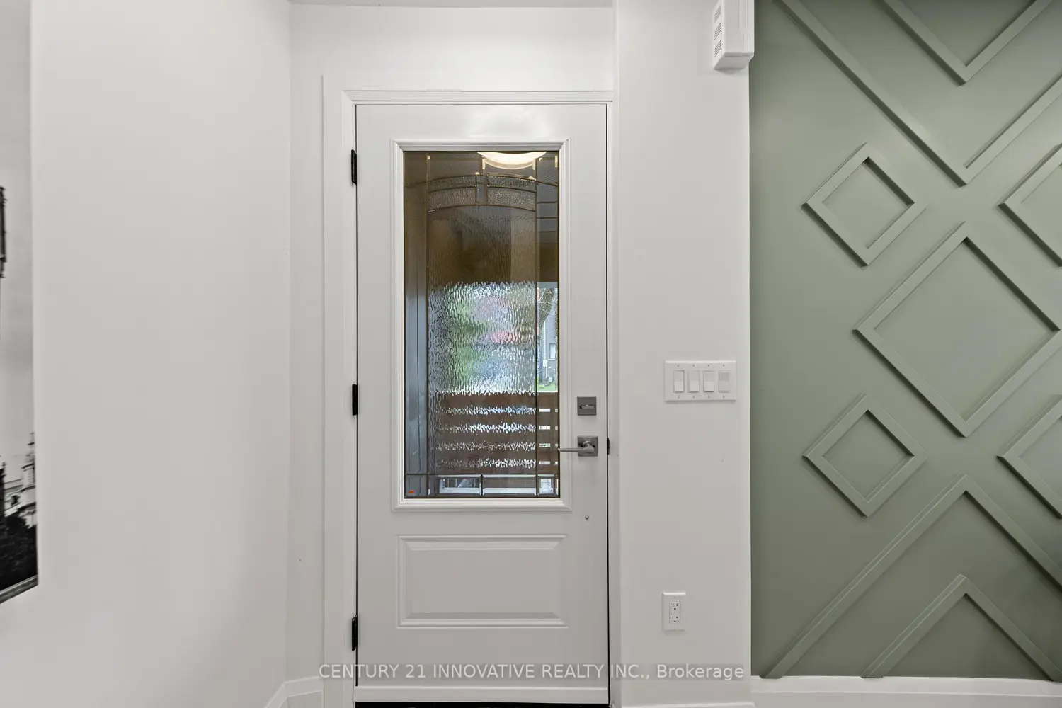 280 Brock Avenue photo 4