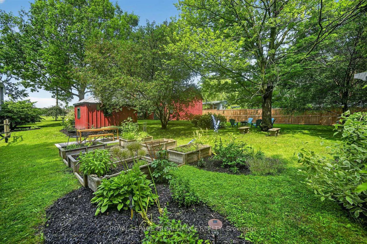 346 Russell Street photo 5
