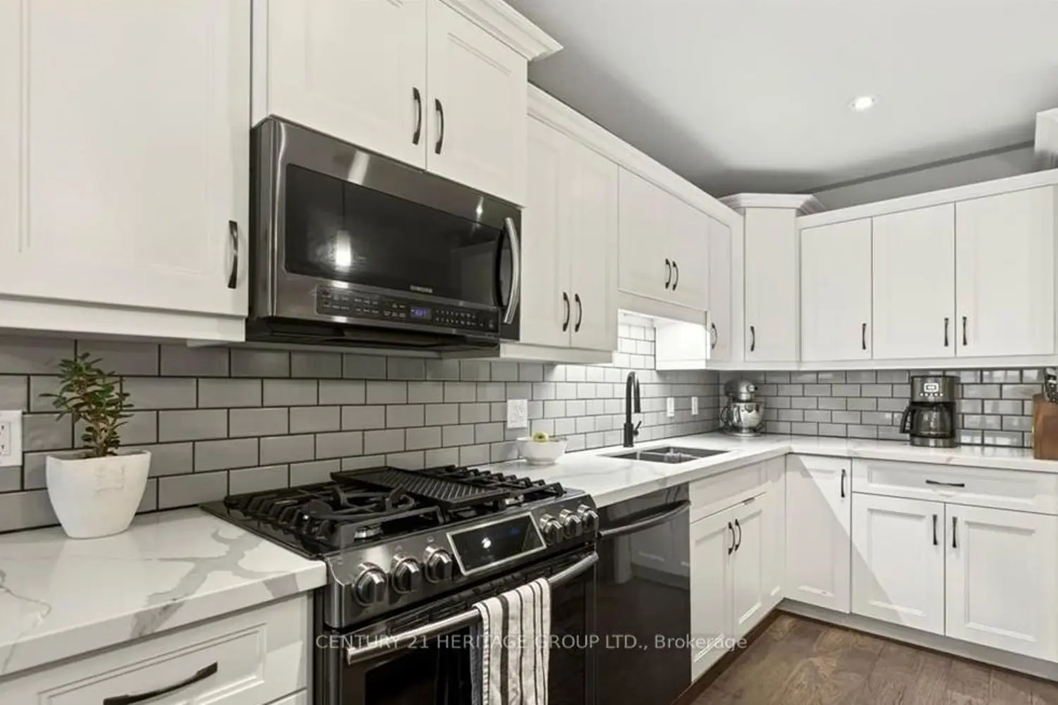 67 Macneil Court photo 2