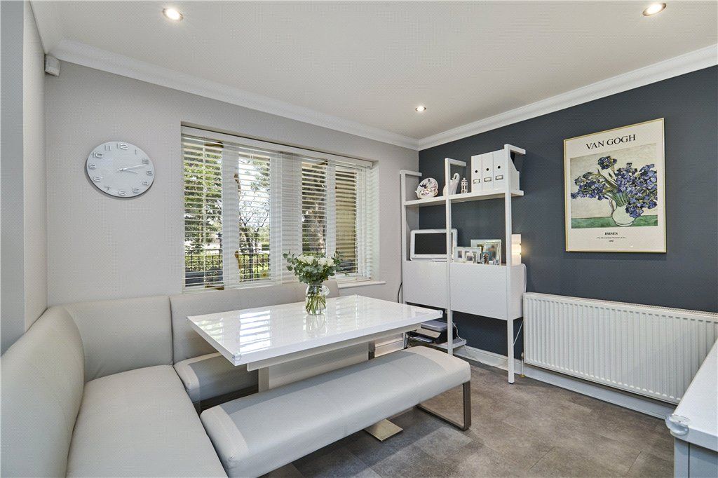 2 bed flat for saleMiddleton Avenue, Ilkley, West Yorkshire LS29 photo 3