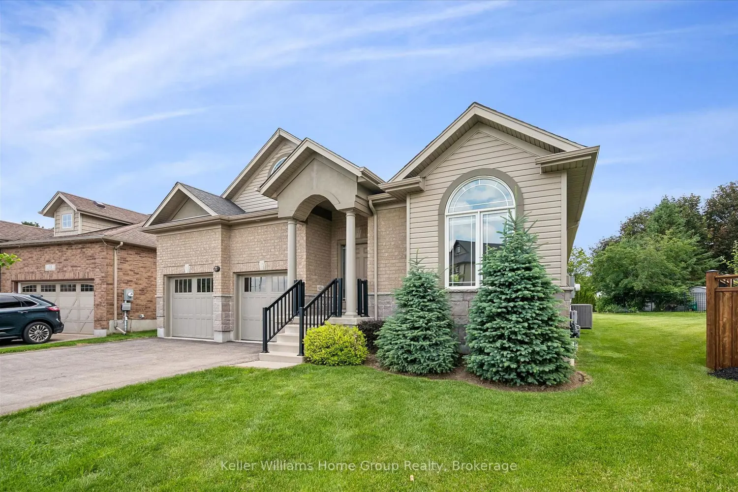 27 Riley Crescent photo 2