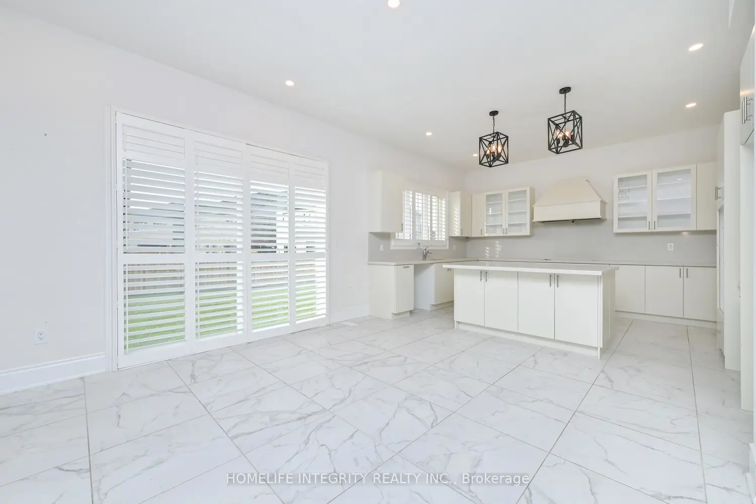 1144 Wickham Road photo 4