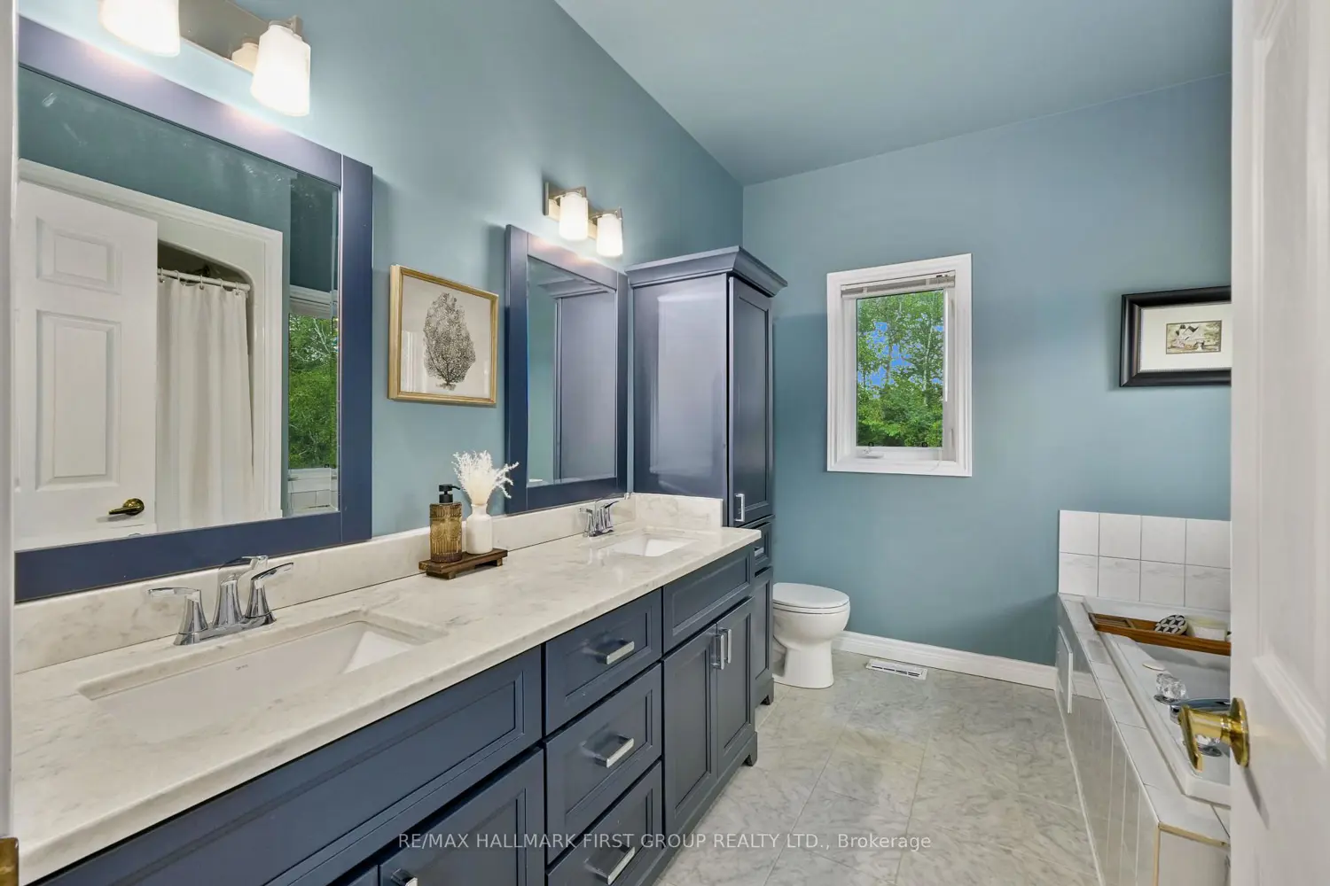 3211 Charbrook Crescent photo 4