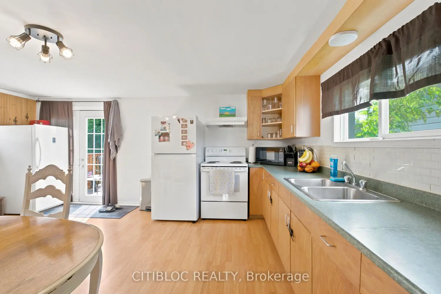 147 Turner Avenue photo 3