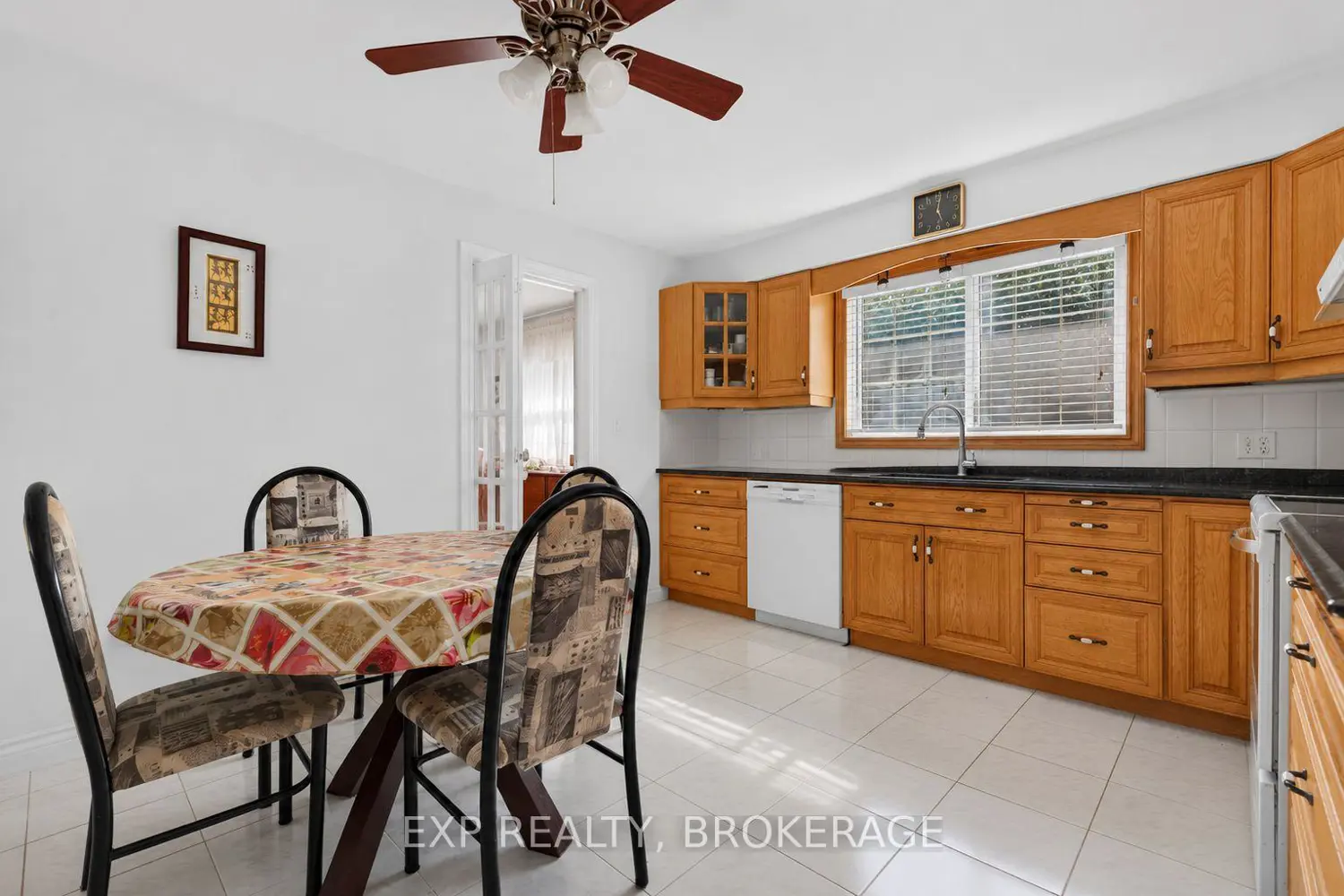 395 Carrie Crescent photo 5