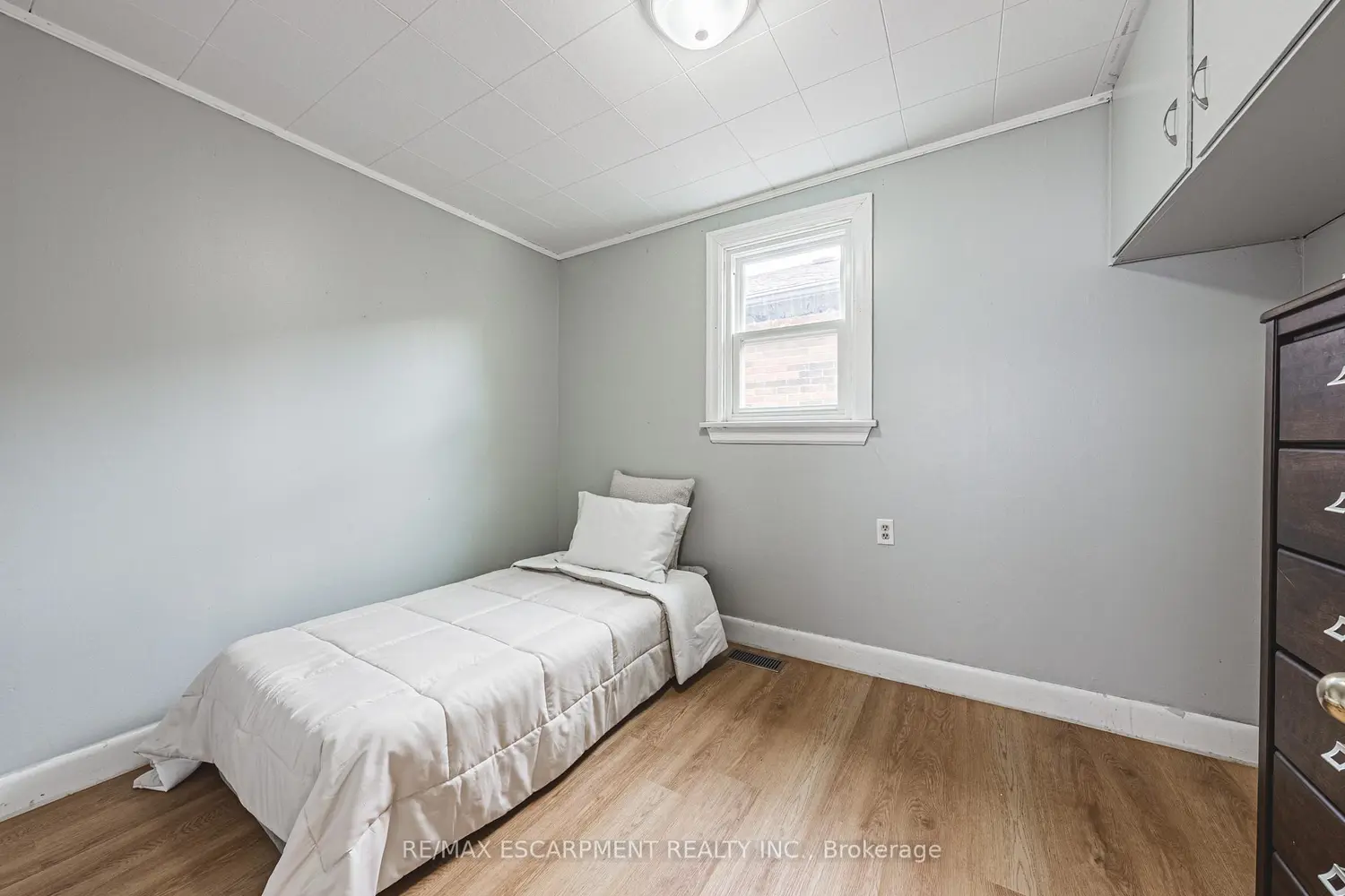 161 Ivon Avenue photo 3