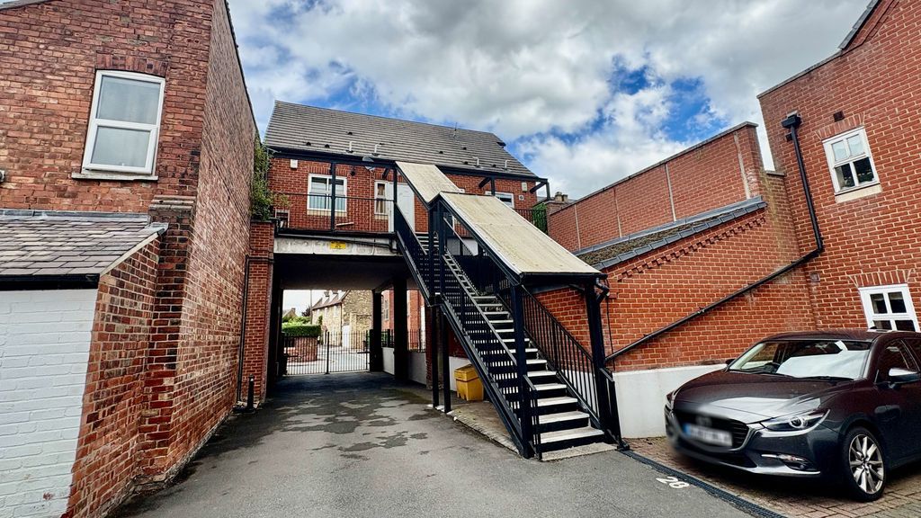 1 bed flat for saleThe Cloisters, Lincoln LN2
