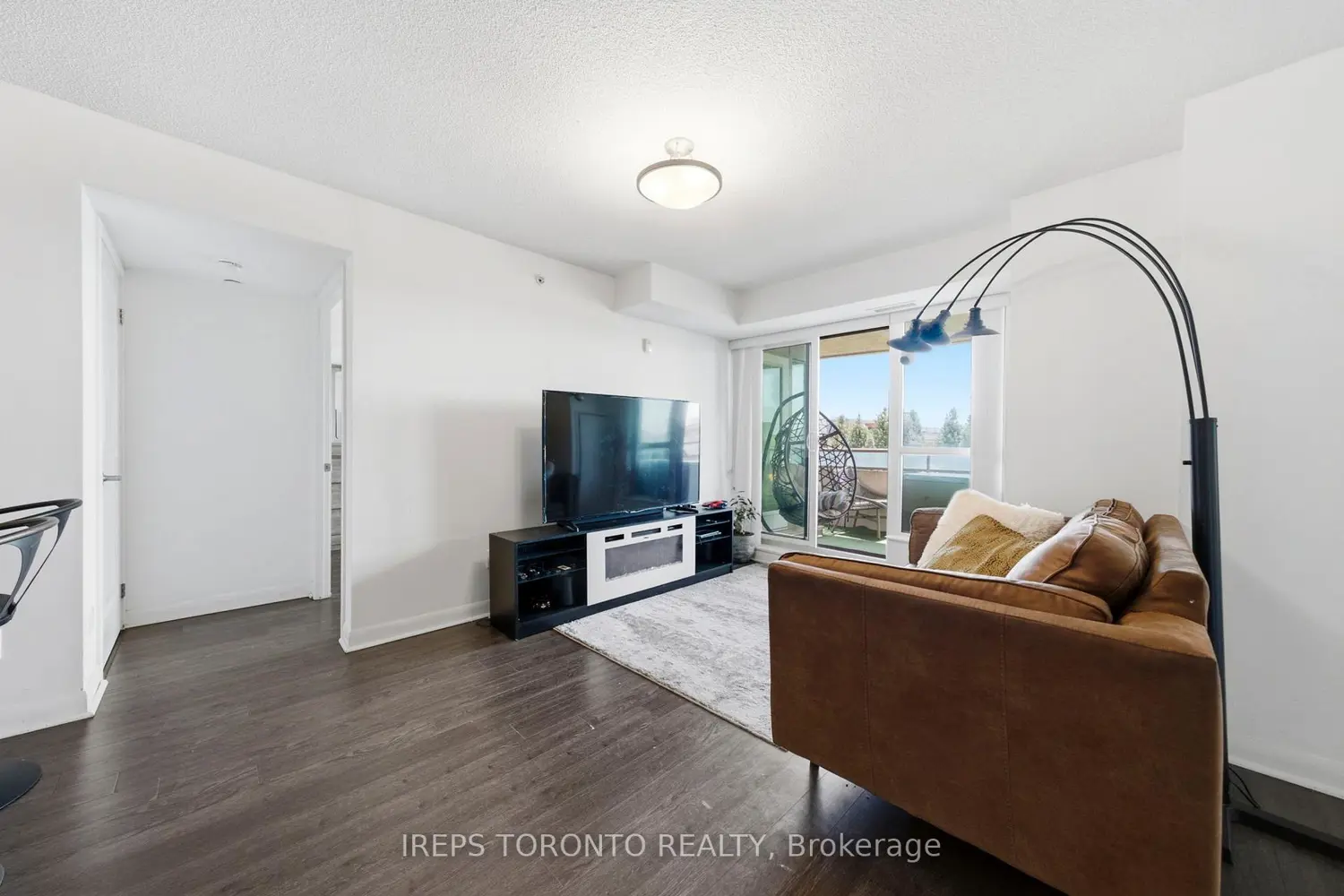 75 Norman Bethune Avenue 209 photo 4