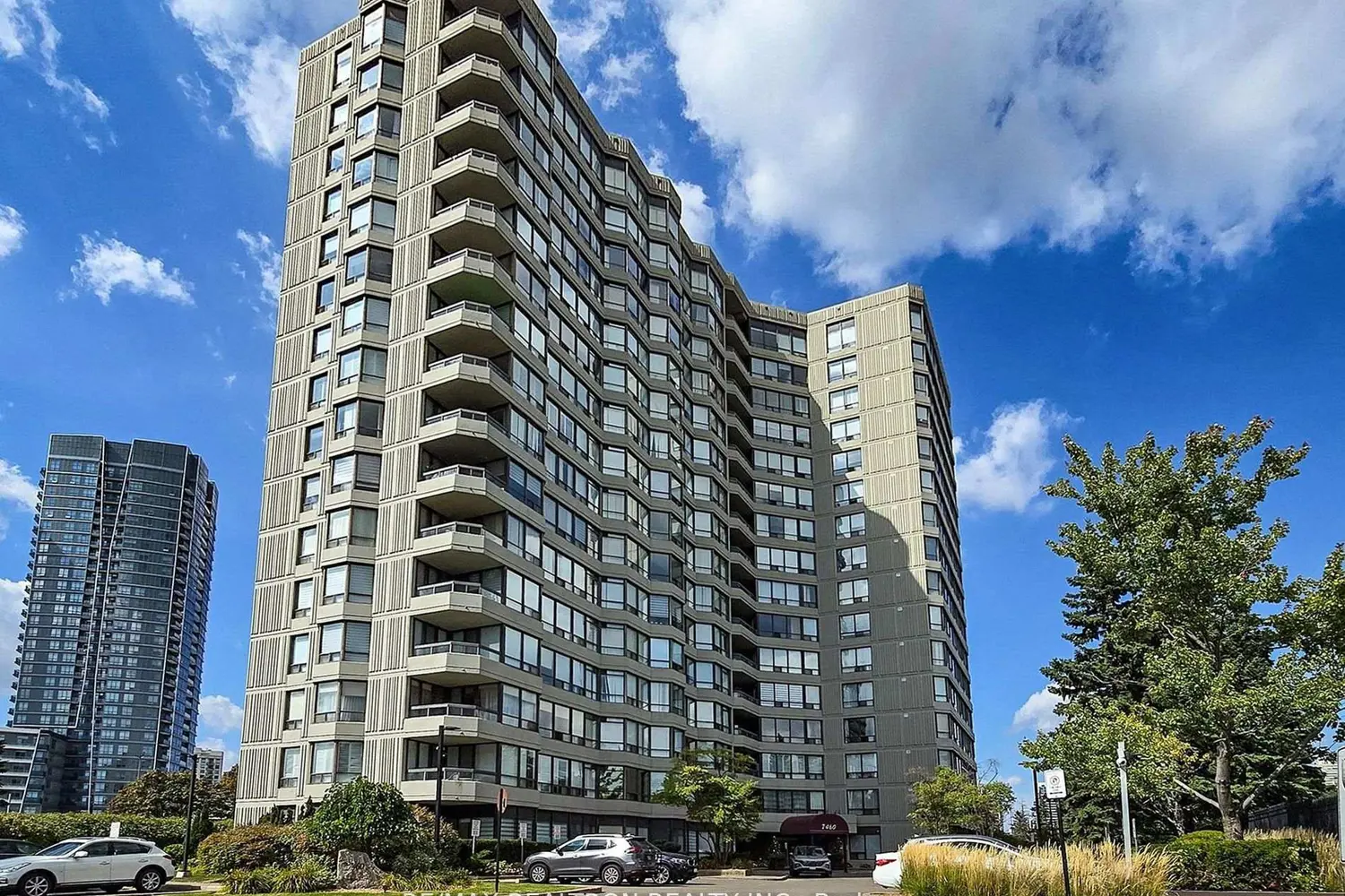 7460 Bathurst Street 1111