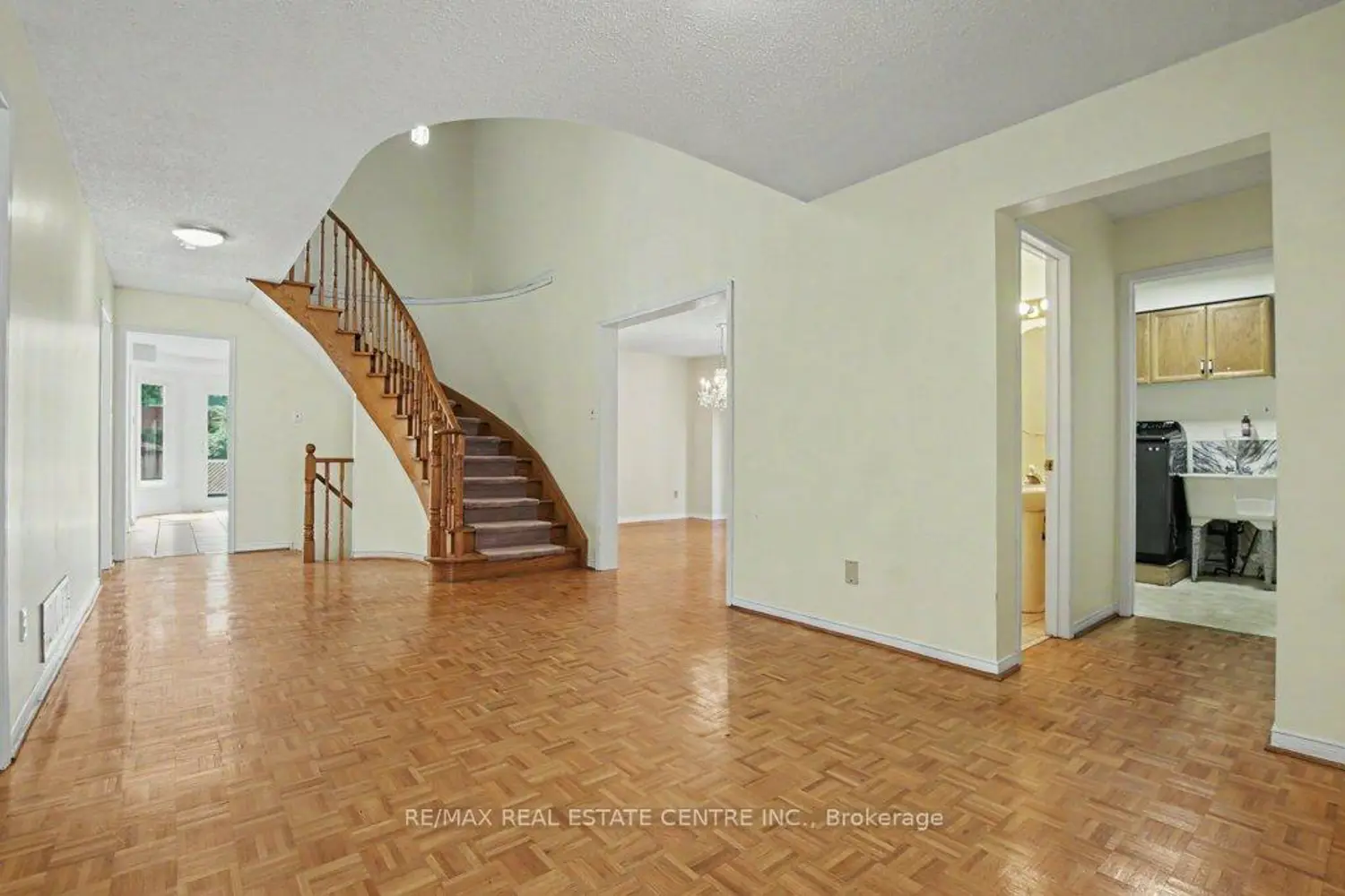 68 Moorehead Crescent photo 2