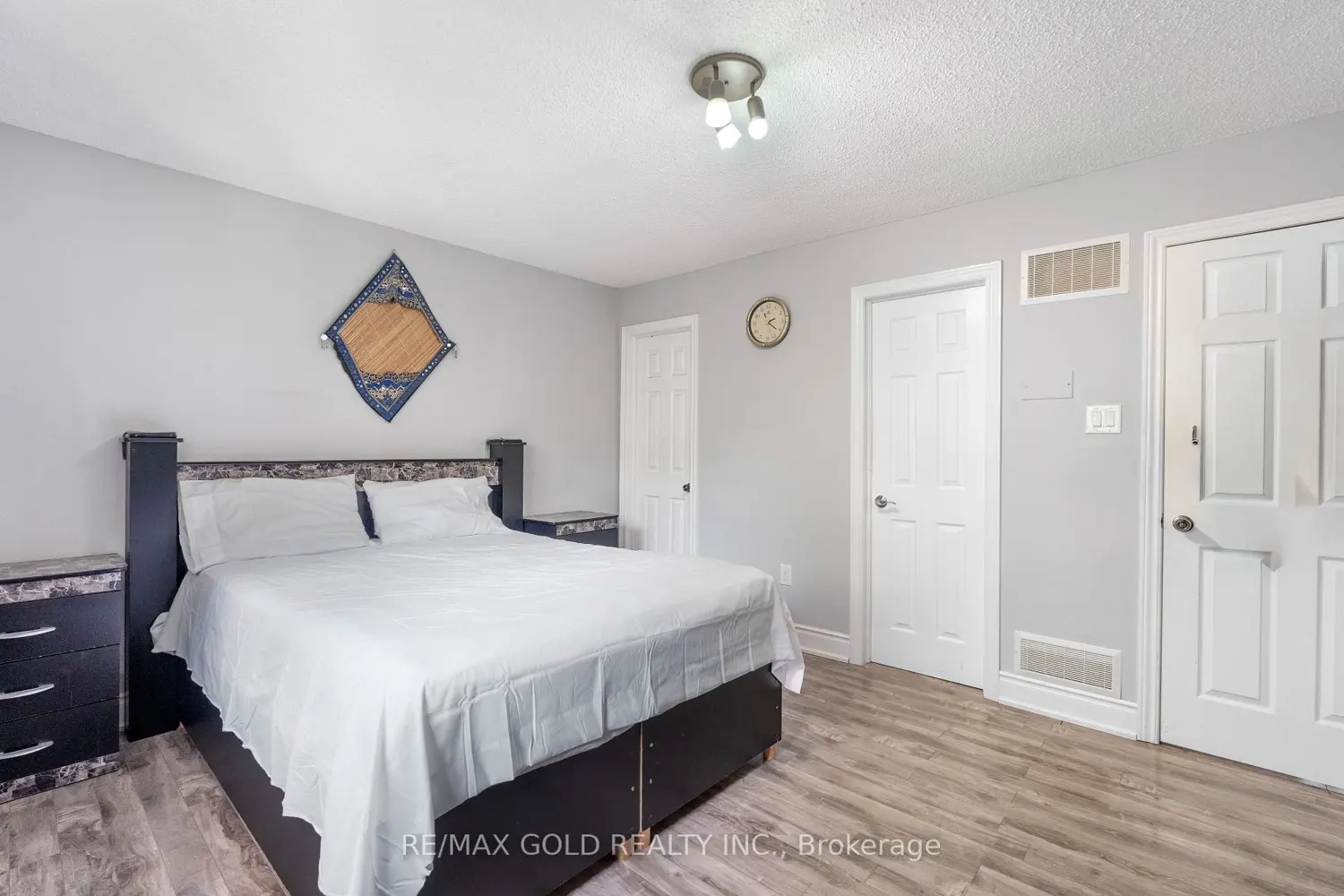 48 Maidstone Crescent photo 4