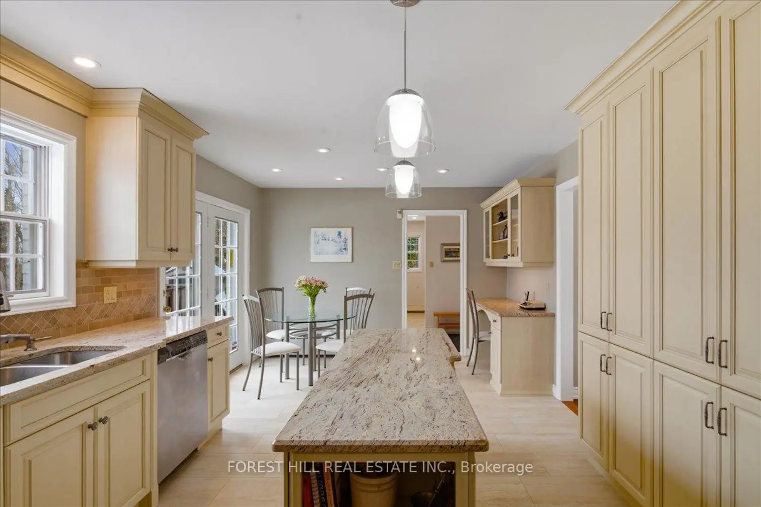 1836 Quantz Crescent photo 4