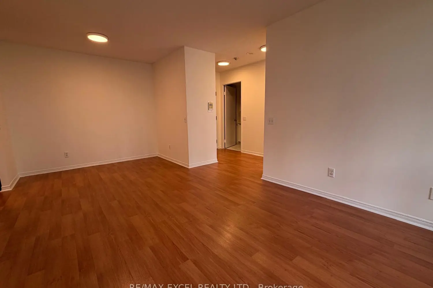 91 Townsgate Drive 507 photo 4