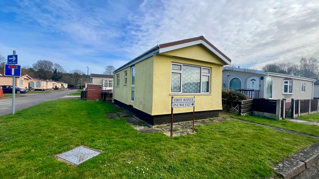 1 bed detached bungalow for saleFirst Avenue, Ashfield Park, Scunthorpe DN17