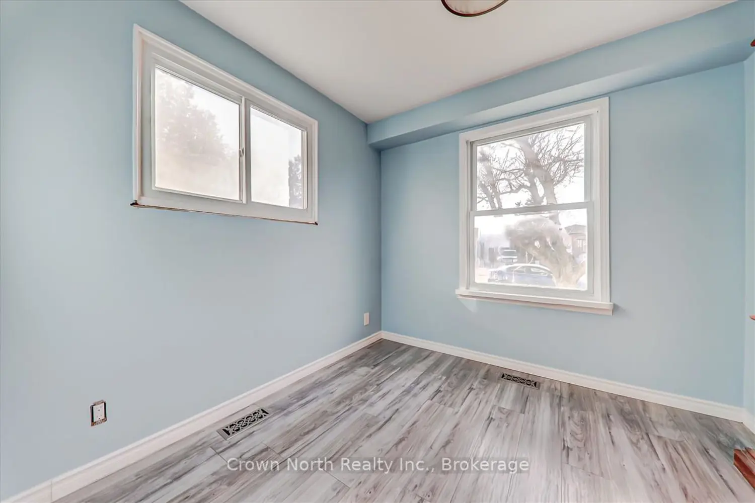 60 Pochon Avenue photo 3