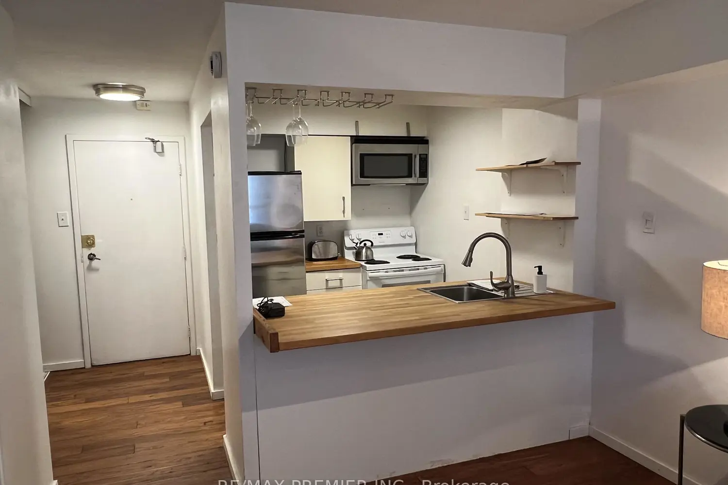 80 St Patrick Street 718 photo 3