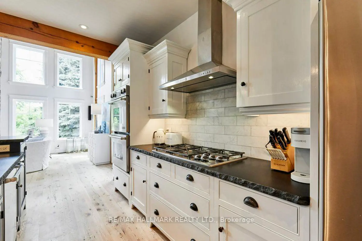 136 Snowbridge Way photo 4