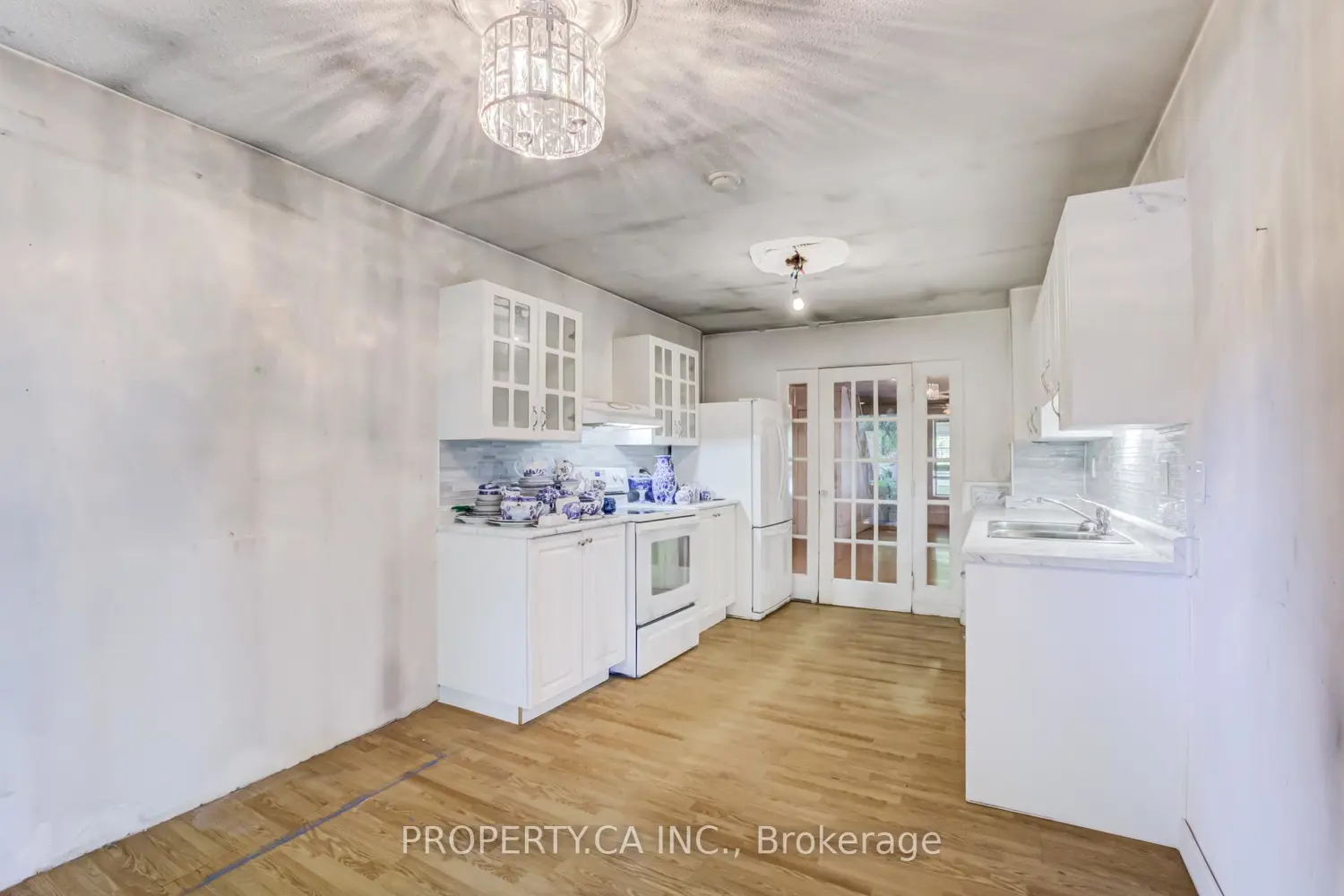 597 Rhodes Avenue photo 3