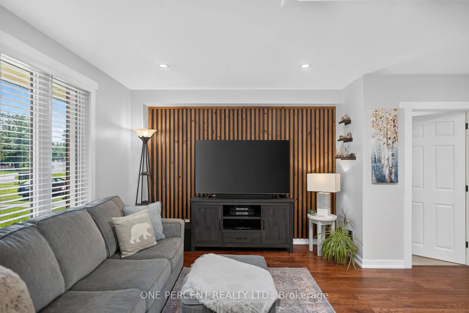 412 Manitoba Street photo 4