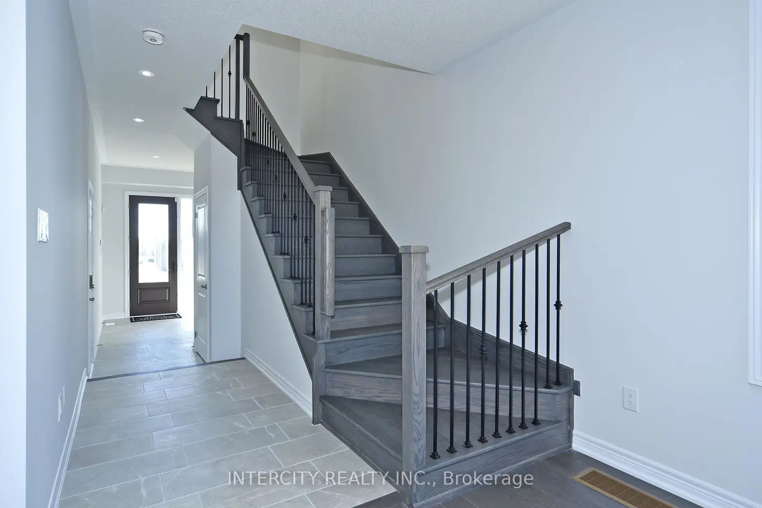158 Mumbai Drive photo 3