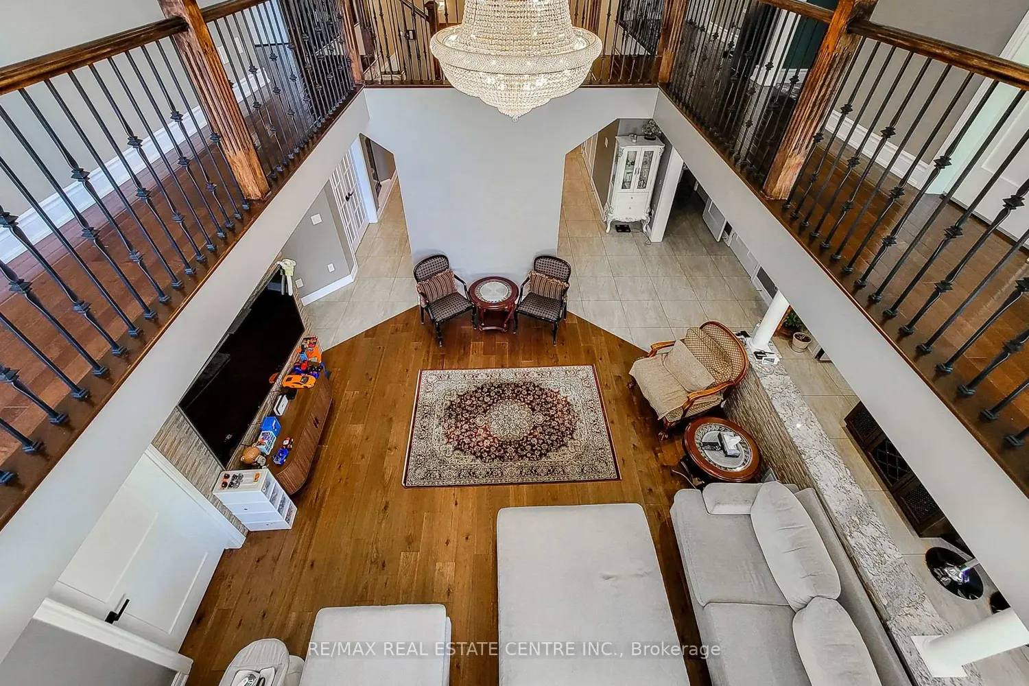 656 Highvalley Road photo 4