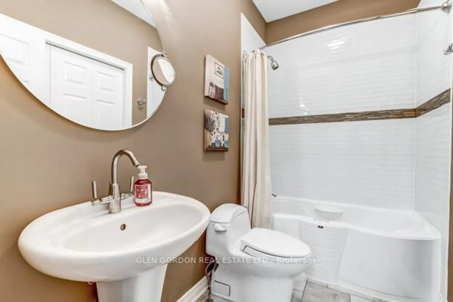 417 Hyde Park Road 5 photo 4